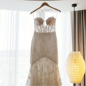 Wedding gown | Abella l size 6 | Ivory